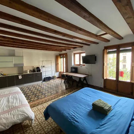 Lovely 2-bed In Barcelonas Location Daire