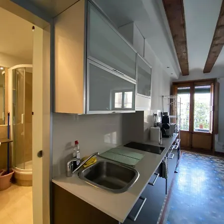 Lovely 2-bed In Barcelonas Location * Barselona